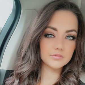 Meet your Posher, Caitlin